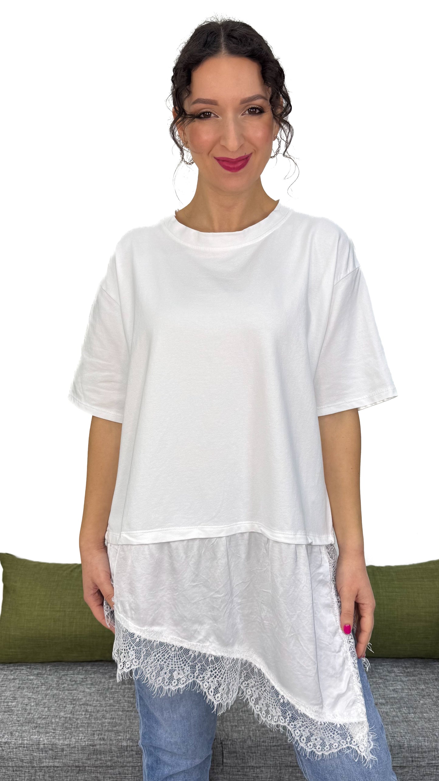 T-SHIRT TAGLIO OBLIQUO CON PIZZO