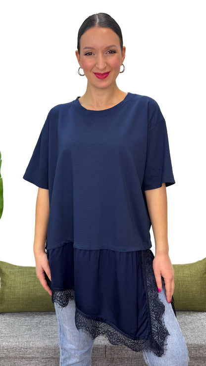 T-SHIRT TAGLIO OBLIQUO CON PIZZO