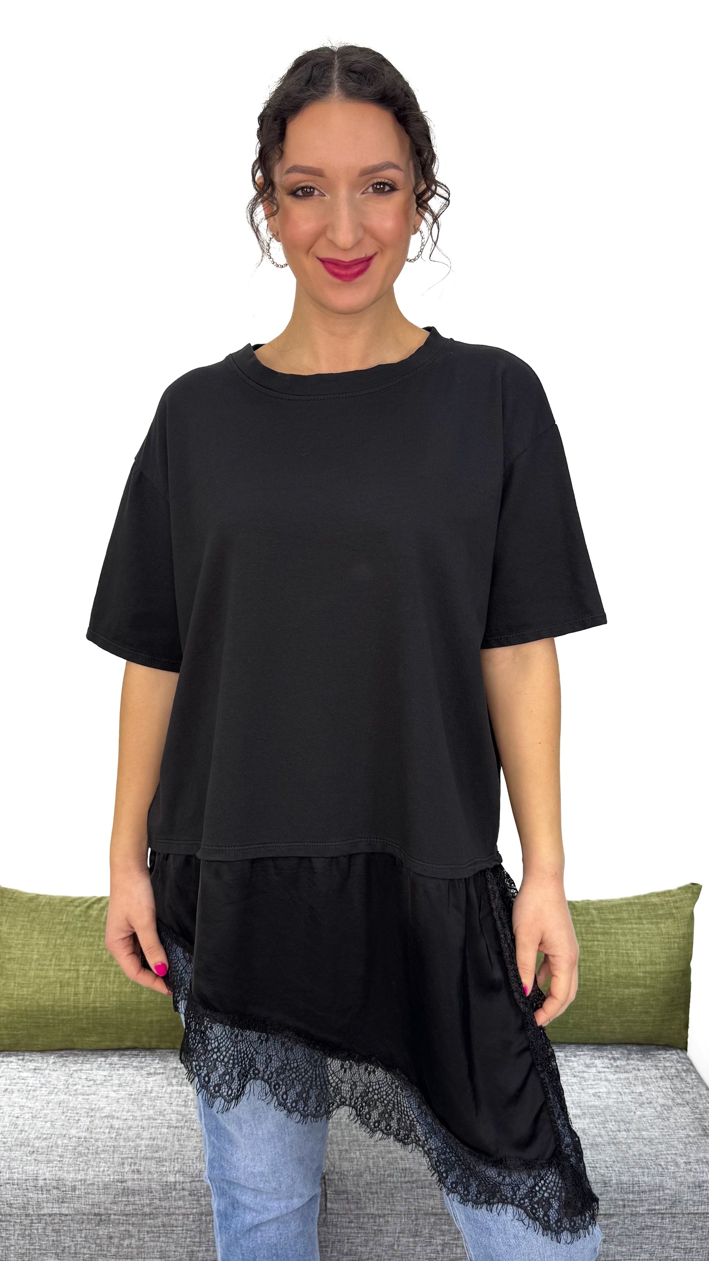 T-SHIRT TAGLIO OBLIQUO CON PIZZO