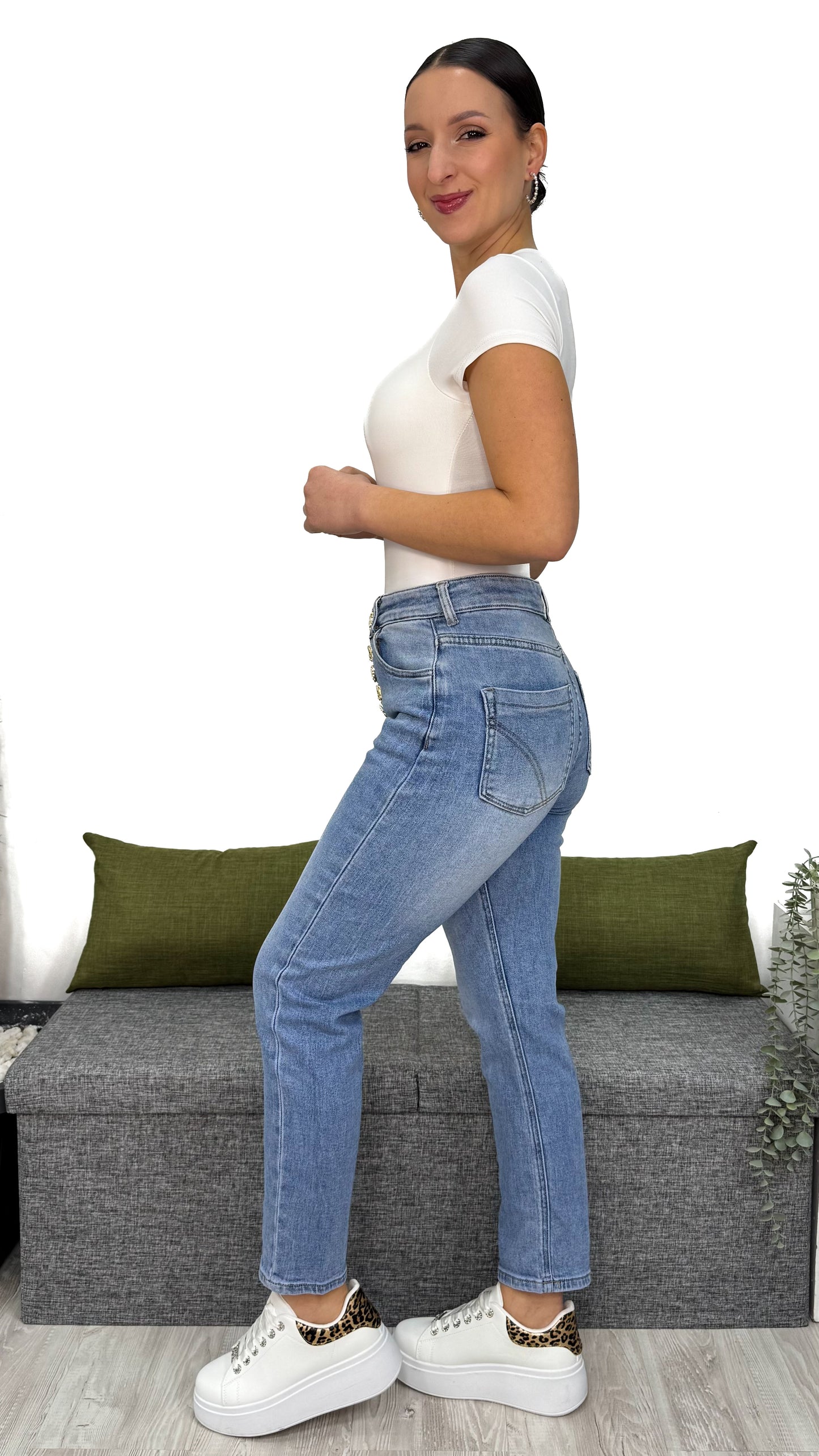 JEANS MOM-FIT BOTTONI FIORI