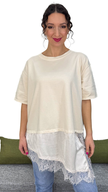 T-SHIRT TAGLIO OBLIQUO CON PIZZO